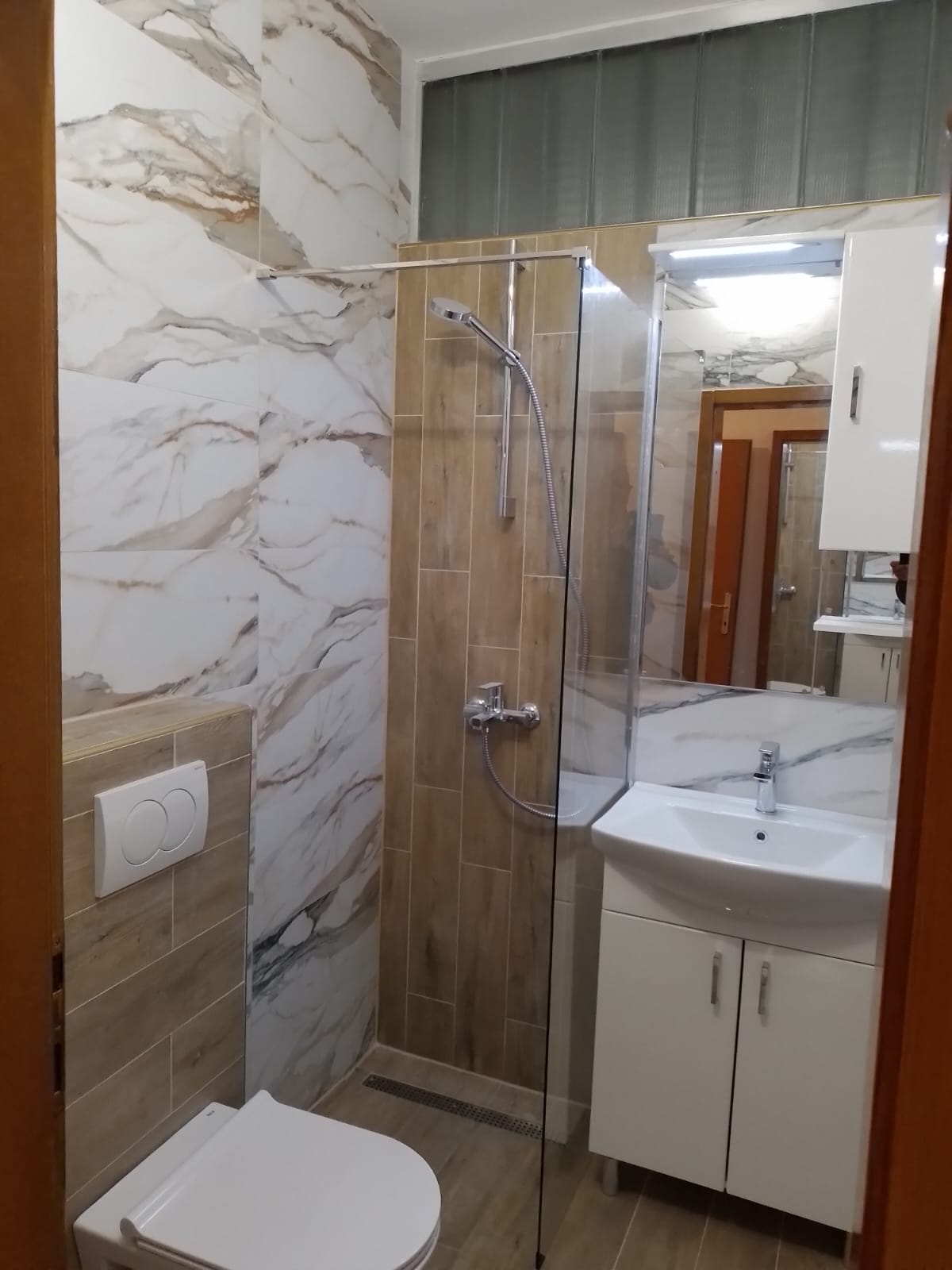 živogošće_blato_živogošće blato_zivogosce blato_vila filipovic_apartmani blato_smještaj živogošće_www.zivogosce-hr.com_ kupatilo