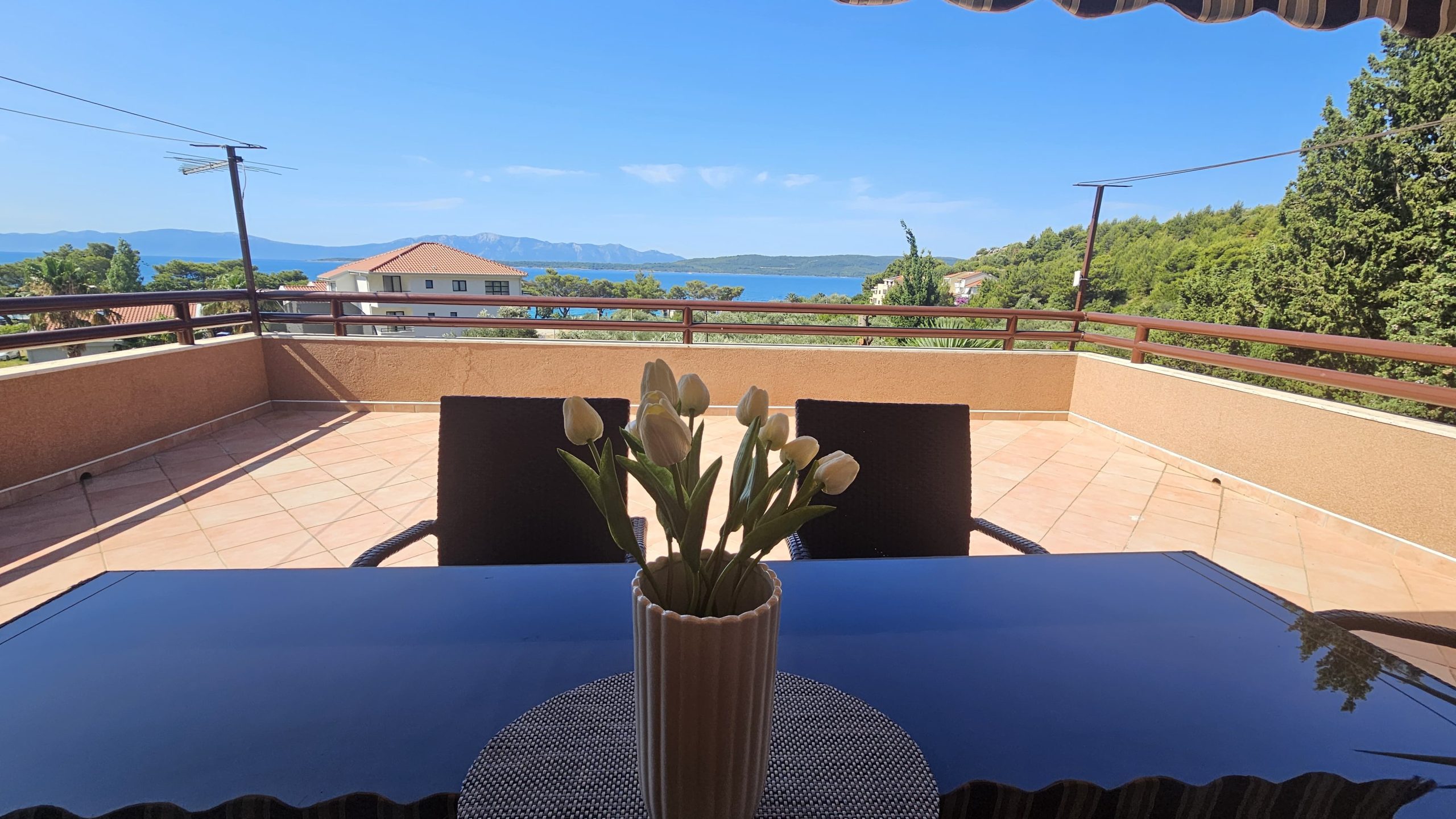 živogošće_blato_živogošće blato_zivogosce blato_vila filipovic_apartmani blato_smještaj živogošće_www.zivogosce-hr.com_balkon