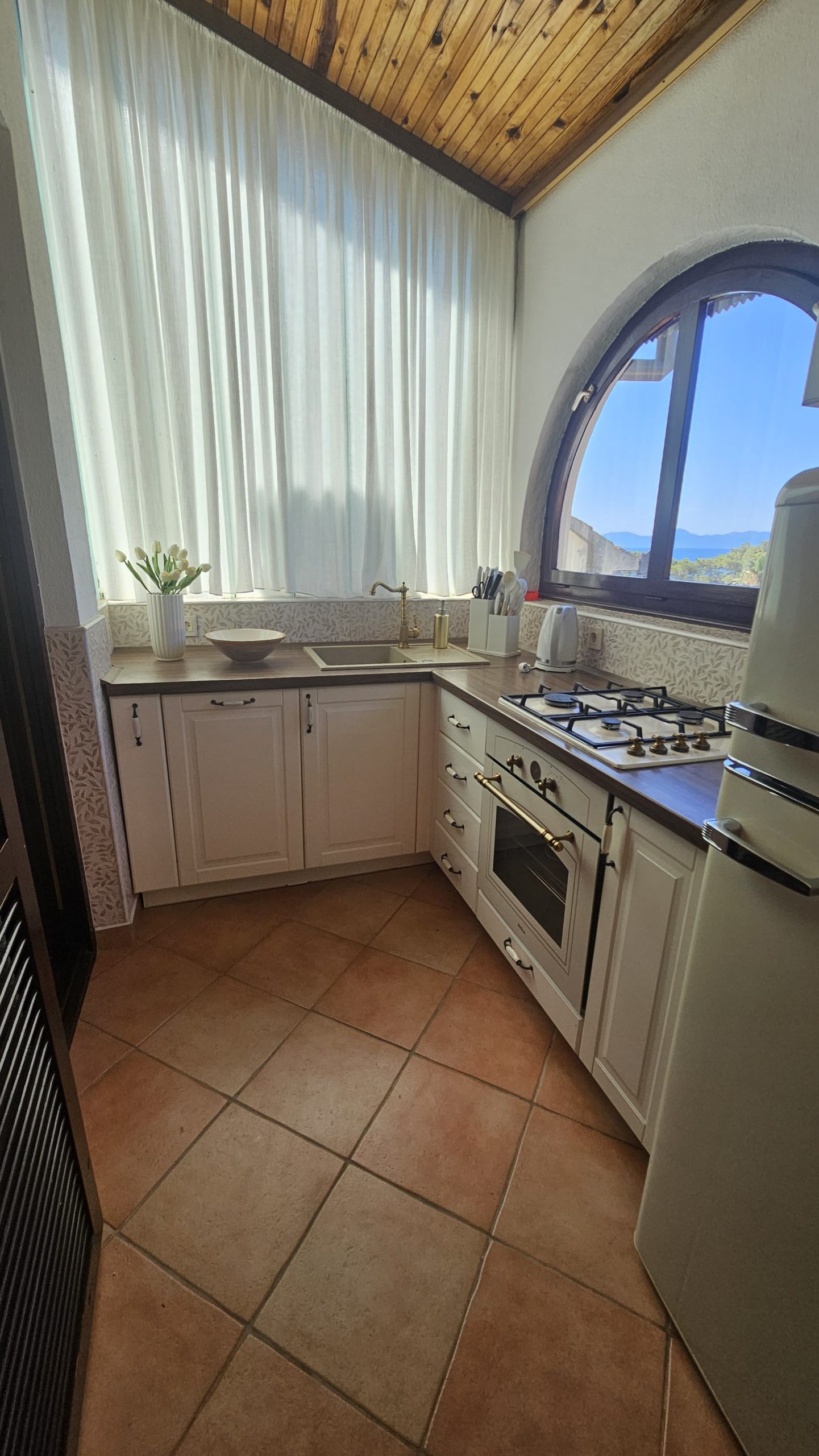 živogošće_blato_živogošće blato_zivogosce blato_vila filipovic_apartmani blato_smještaj živogošće_www.zivogosce-hr.com_balkon