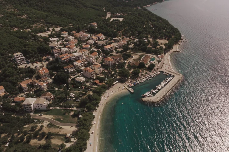 Živogošće Blato Makarska rivijera more i plaža Dalmacija Hrvatska